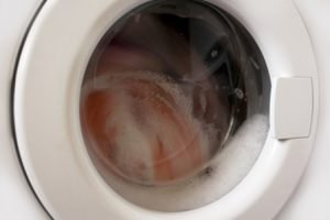 Duschvorhang richtig waschen: Tipps und Anleitung